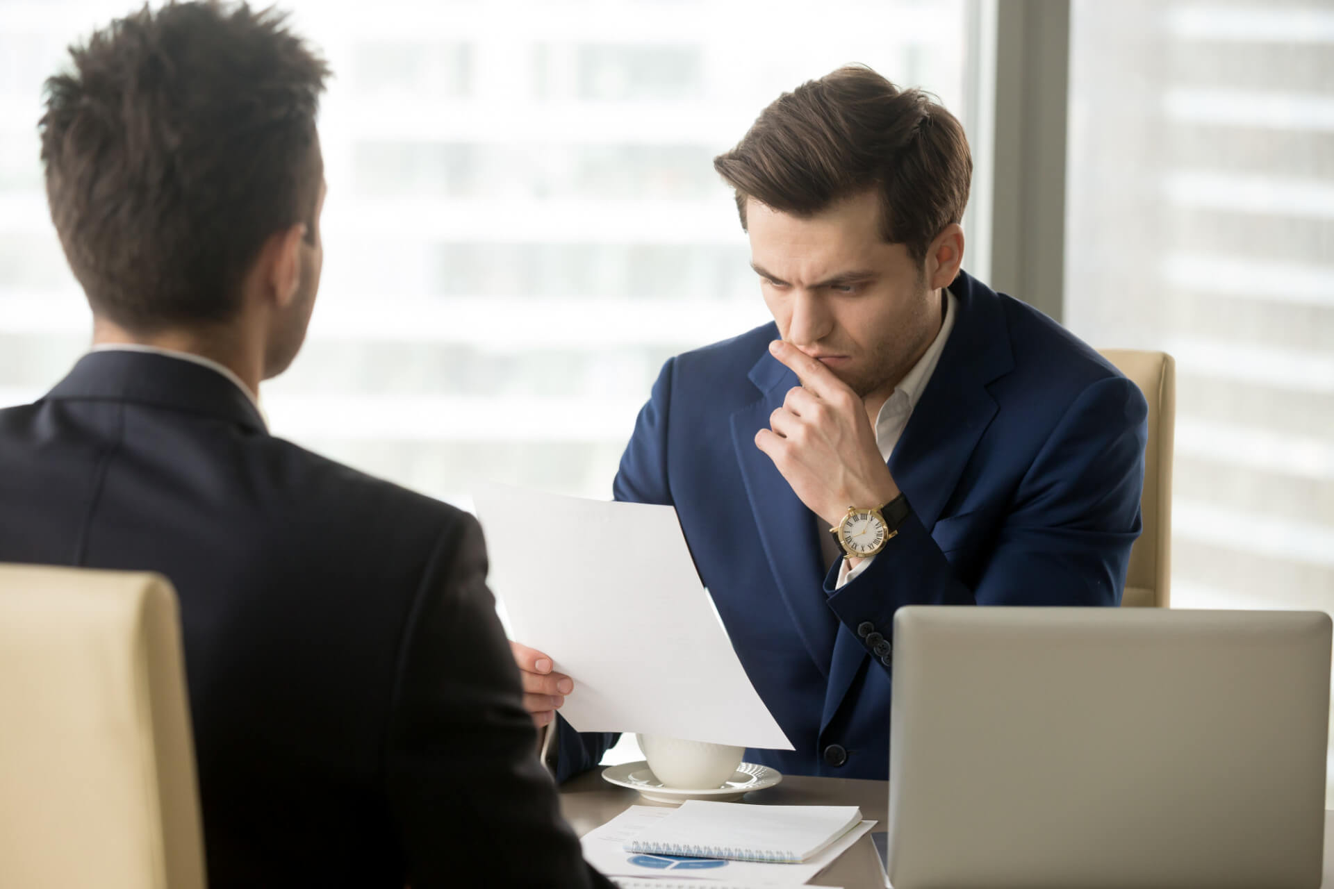 attorney-hiring-guide-nevada-california Attorney explaining legal services during a client consultation in Nevada and California