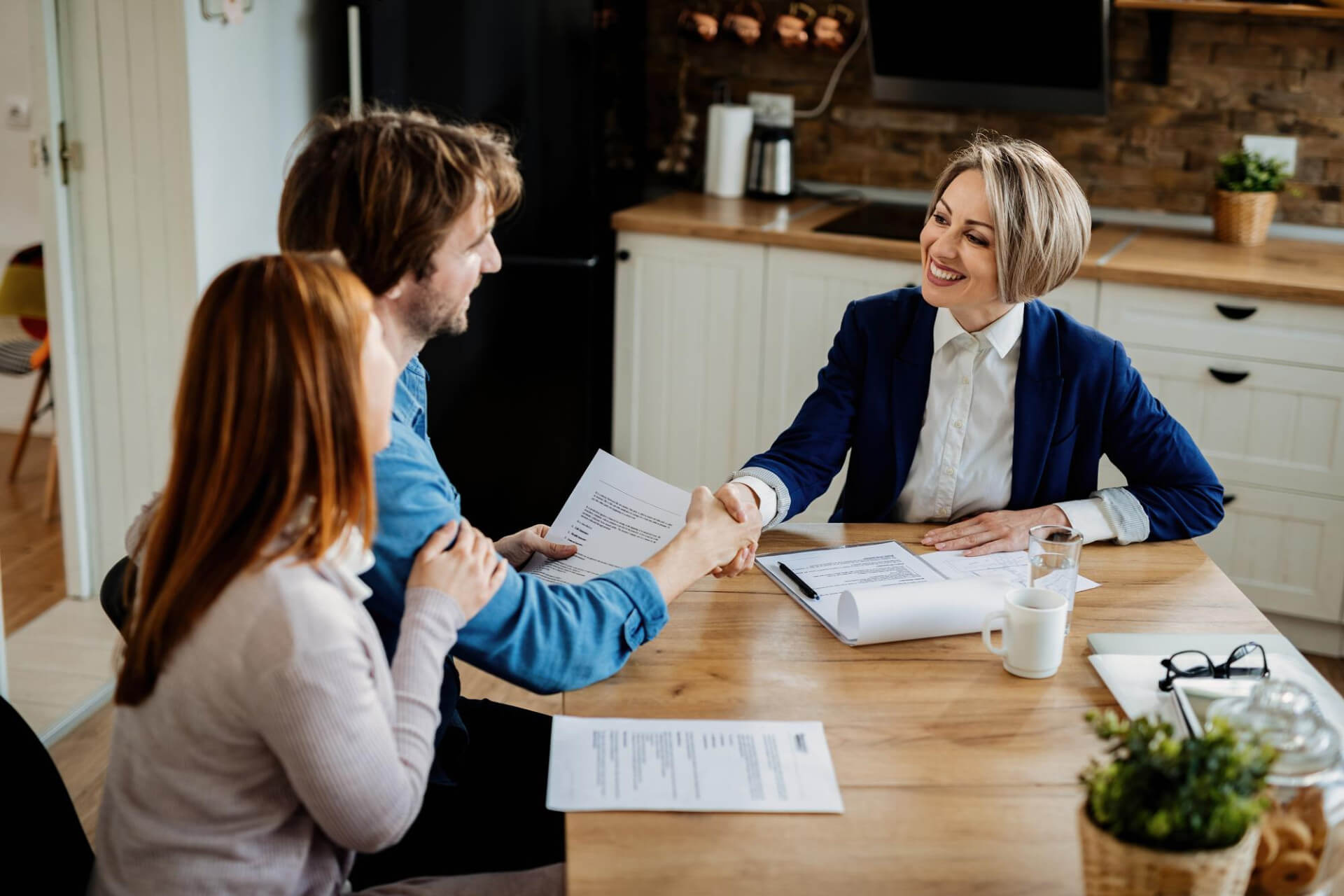 nevada-real-estate-purchase-agreement-guide Buyer and seller reviewing a Nevada real estate purchase agreement before signing.