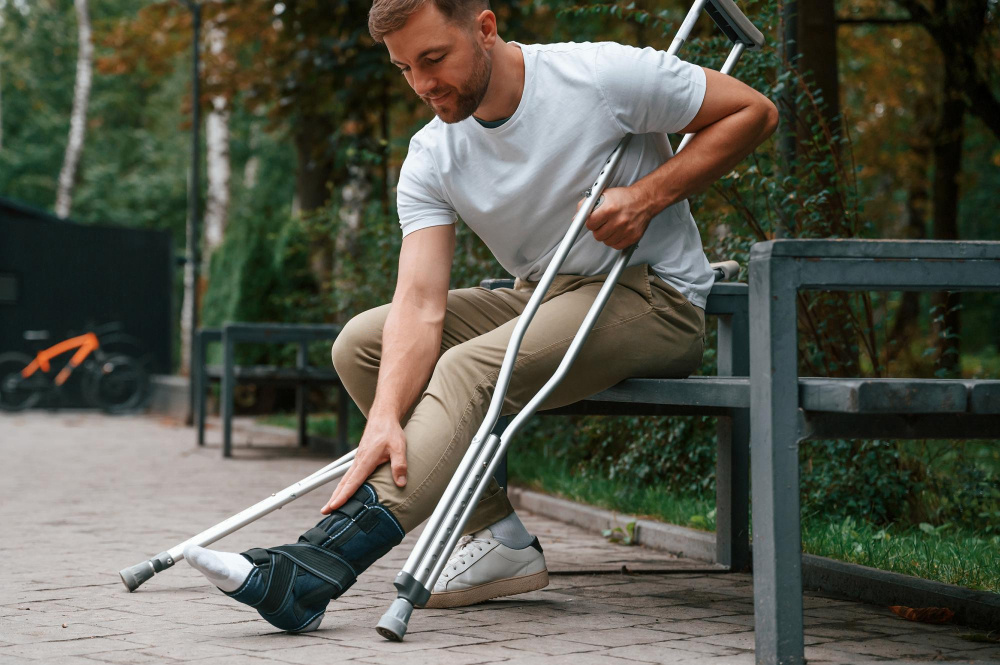 understanding-personal-injury-claims-nevada Personal injury attorney consulting with an accident victim in Nevada about legal rights and compensation.