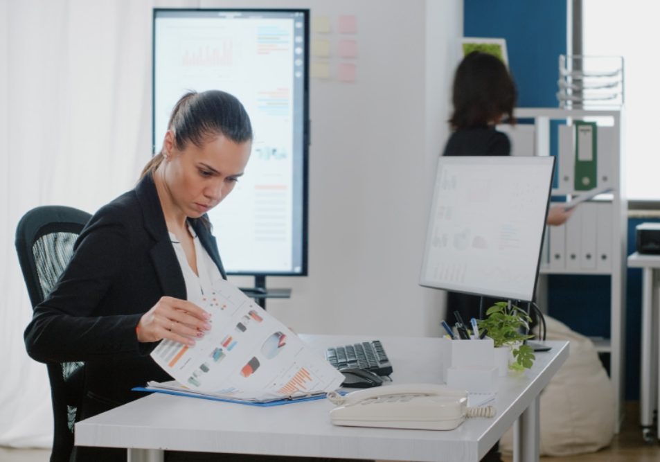 business-contracts-before-signing-nevada-review Business contracts before signing: Nevada owner marking up the arbitration and fee clauses in a draft agreement