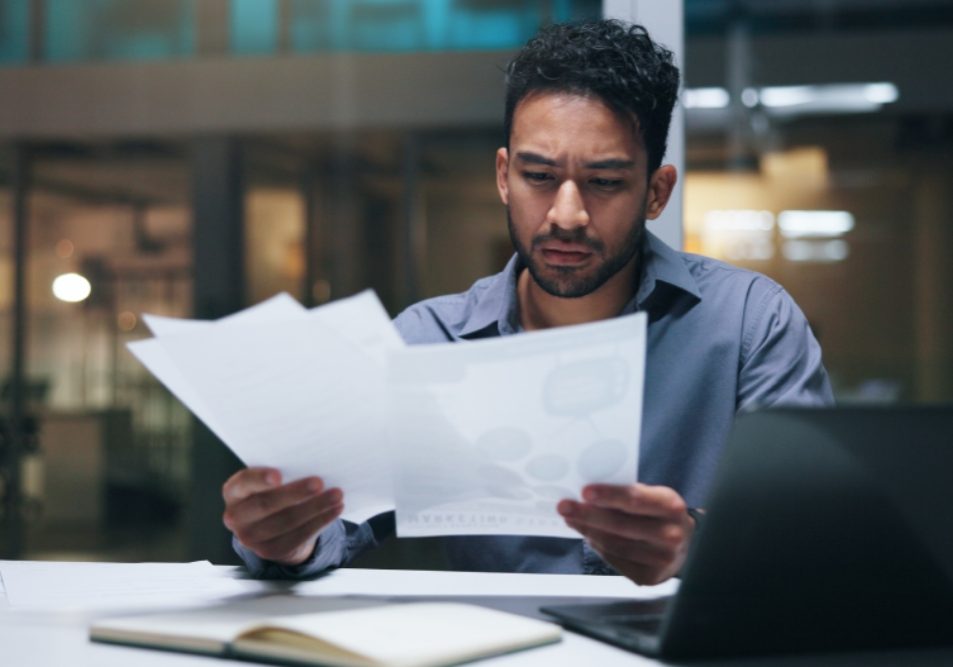 employer-change-pay-nevada-7-day-notice Can an employer change pay in Nevada: employee comparing a written pay decrease notice against the date on a payslip