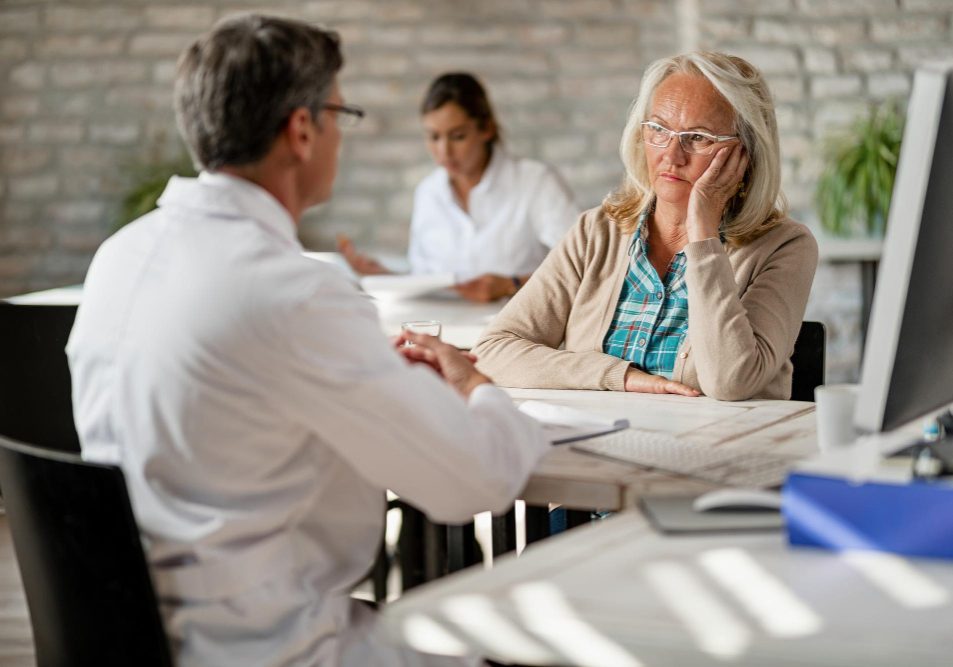 medical-malpractice-nevada Medical malpractice attorney consulting with an injured patient in Nevada.