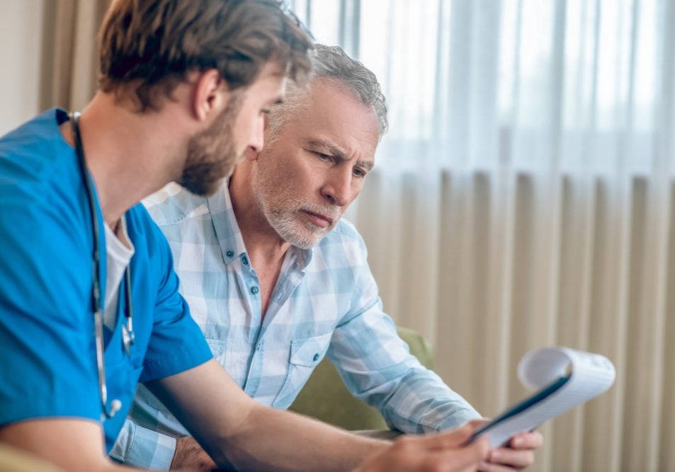 medical-malpractice-statute-of-limitations-nevada Nevada patient reviewing medical records and treatment dates